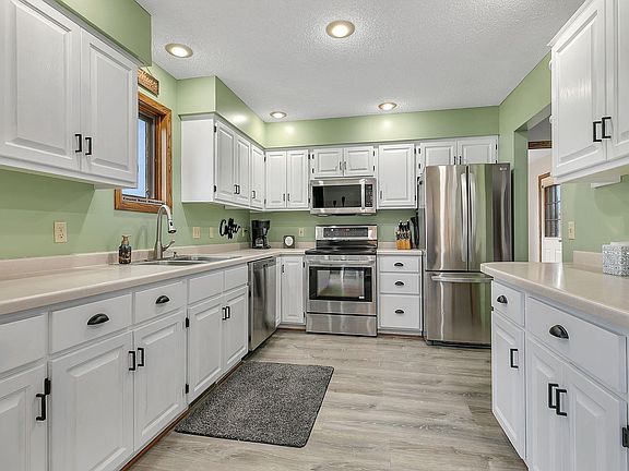 4th image of 680 E Isle St