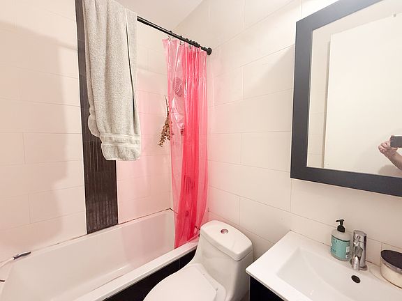 5th image of 596 Quincy St APT 2