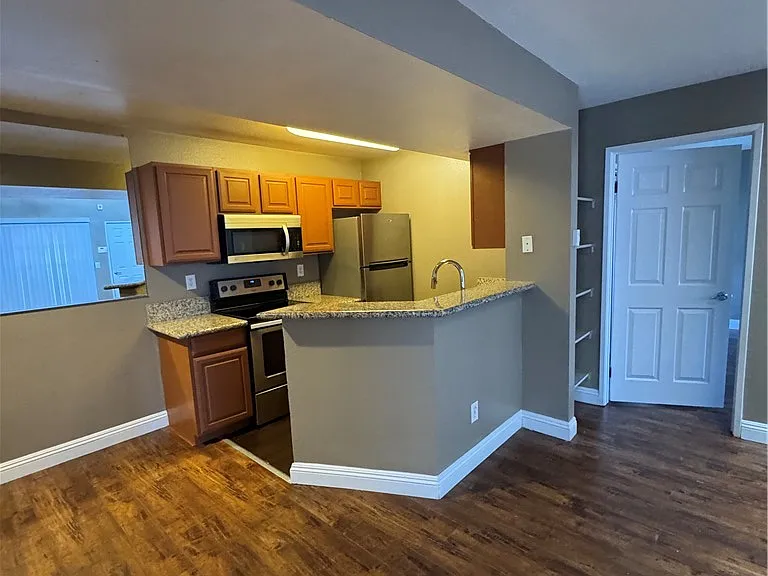 5146 S Jones Blvd #201 — Photo 21