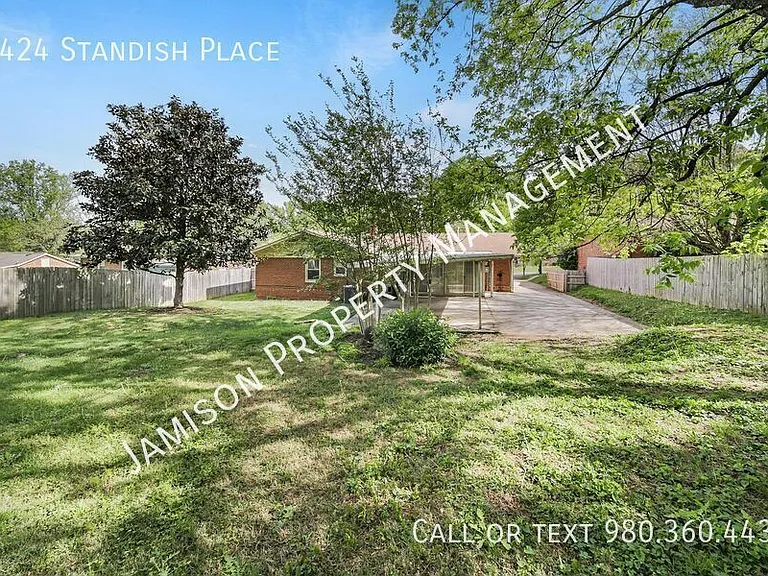1424 Standish Pl — Photo 32
