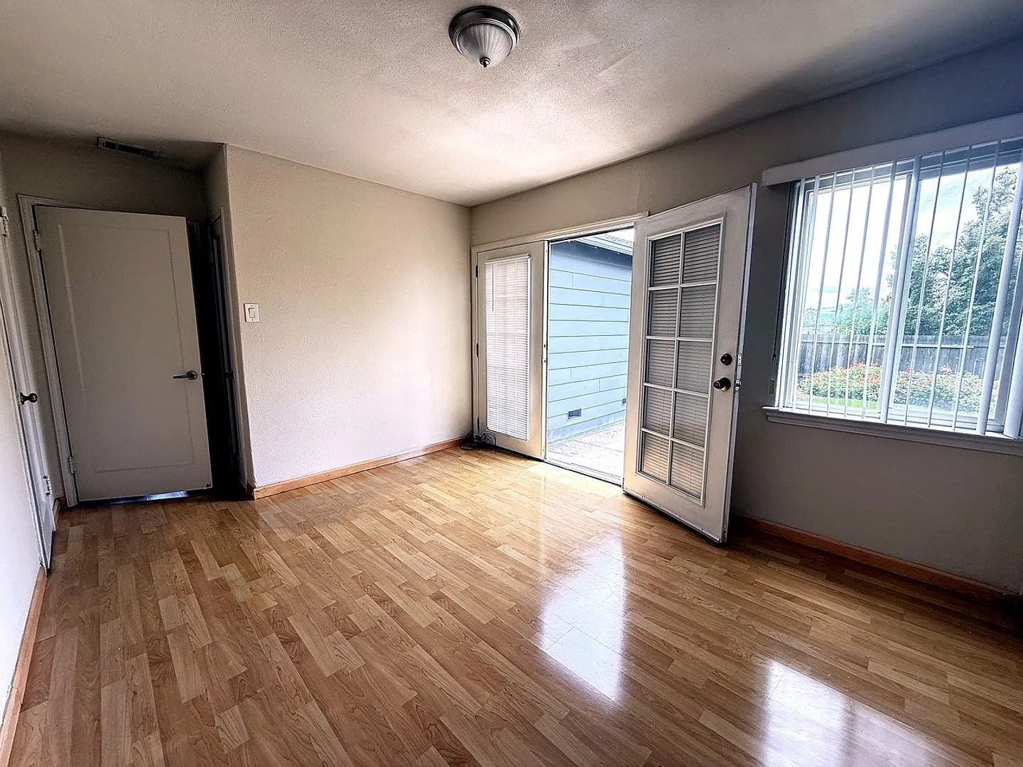 Lovely 2 bed/1 bath duplex — Photo 2