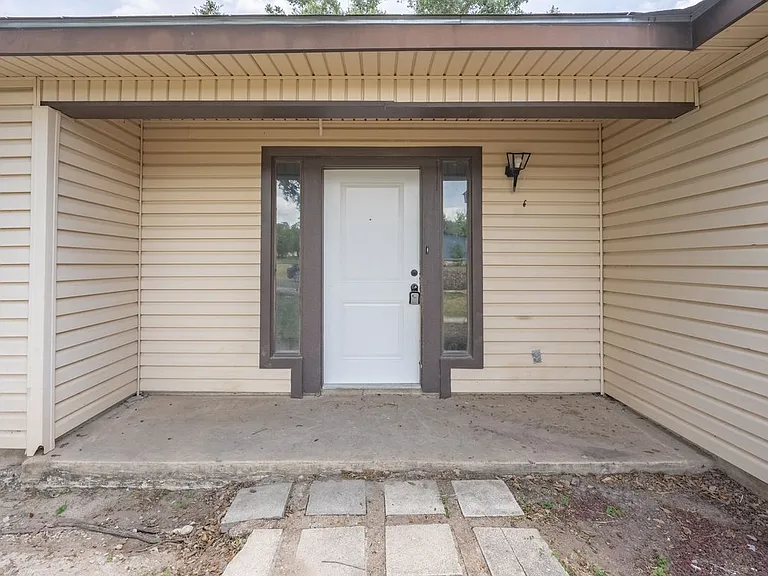 1515 Geneva St — Photo 2