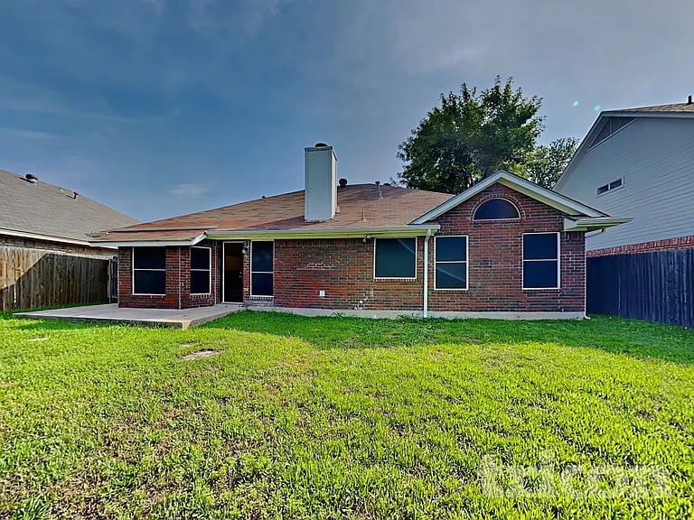 2851 Linden Ln — Photo 17
