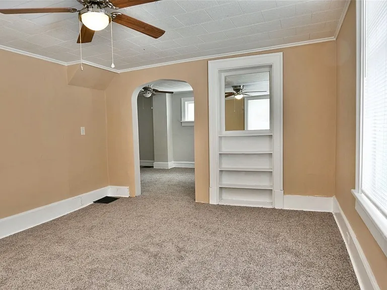 Linden Ave — Photo 10