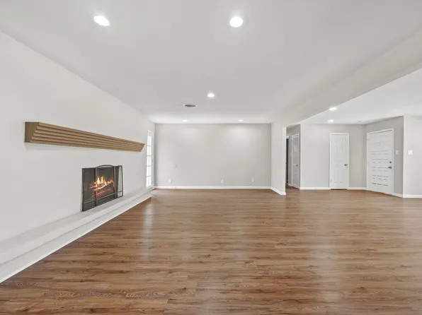 916 McCurry Ave, Bedford, TX 76022