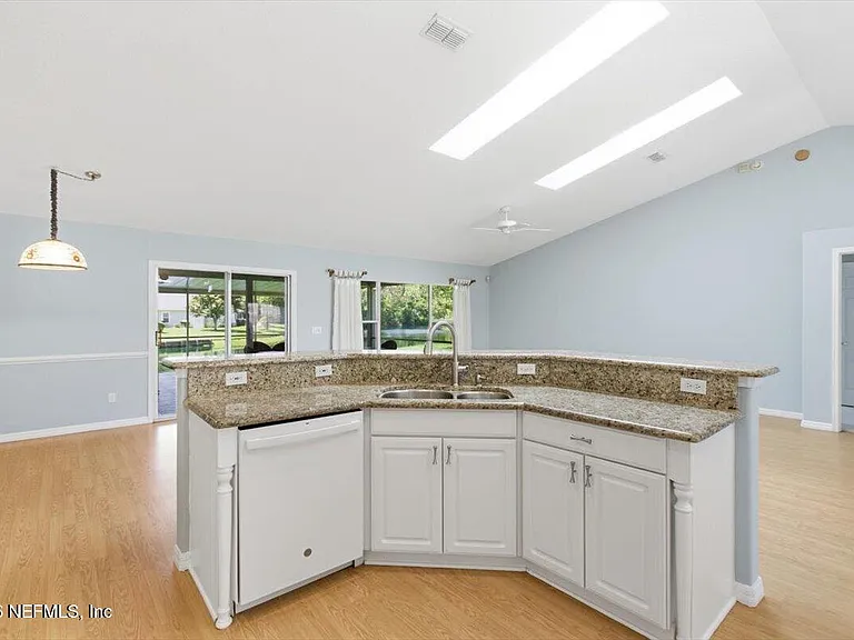 160 Crossroad Lakes Dr — Photo 8
