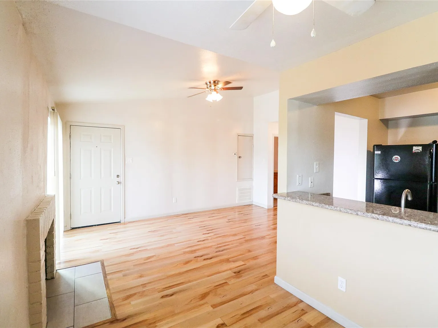 1 bed, 1.0 bath, 533 sqft, $1,050 — Photo 2
