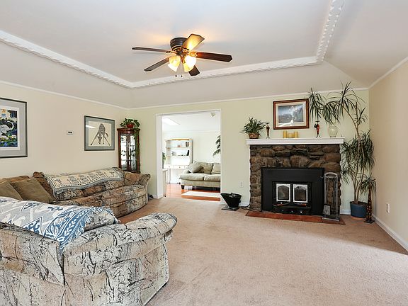 5th image of 3175 Lincoln Dr