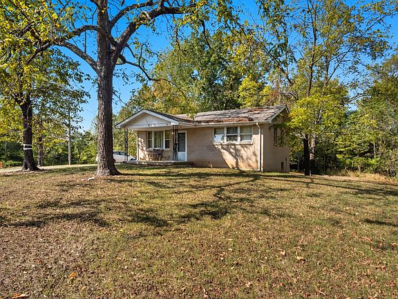 2nd image of 833 Grays Chapel Rd