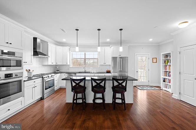 1st image of 129 Moir Ave