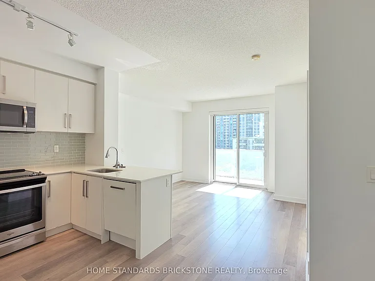 5180 Yonge St #512 — Photo 1