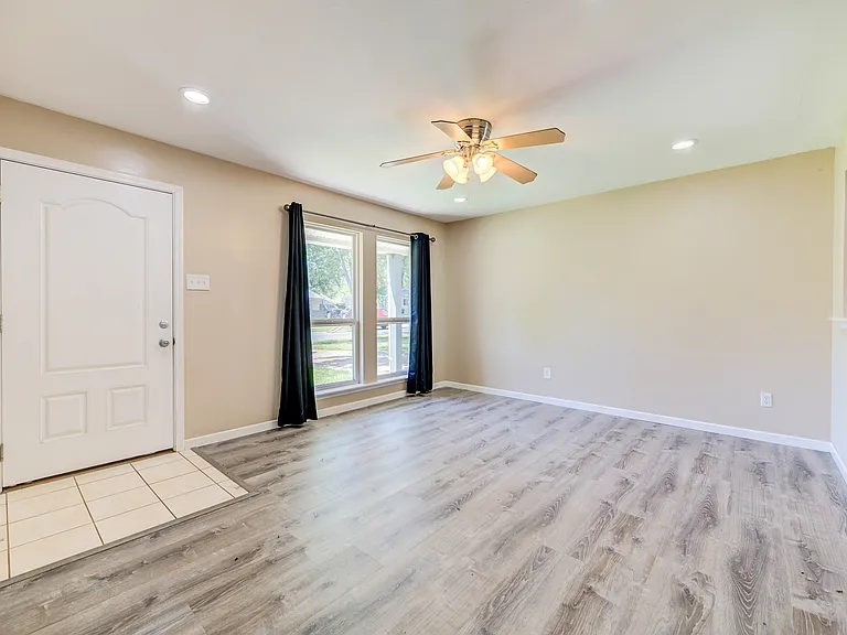655 Lexington Park — Photo 5