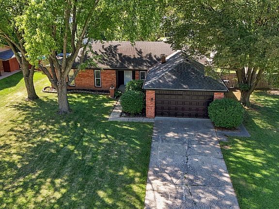 3rd image of 730 Colonial Way