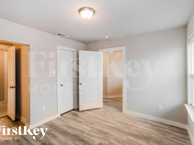 315 Niki Dr — Photo 12
