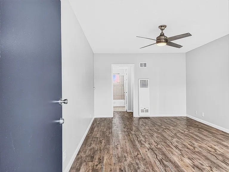 10227 S. 10th Ave. — Photo 8