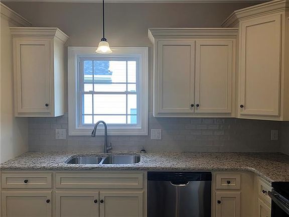 4th image of 1064 13th Avenue Cir NE