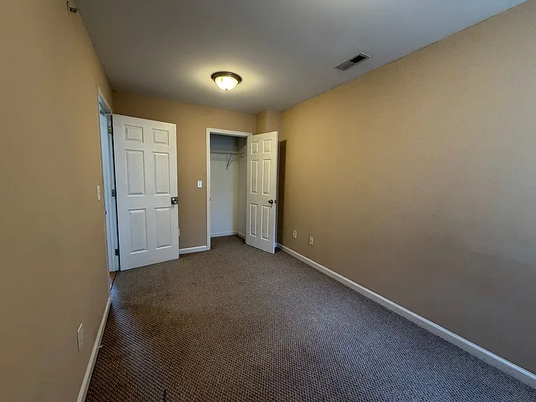 1725 W Berks St — Photo 15
