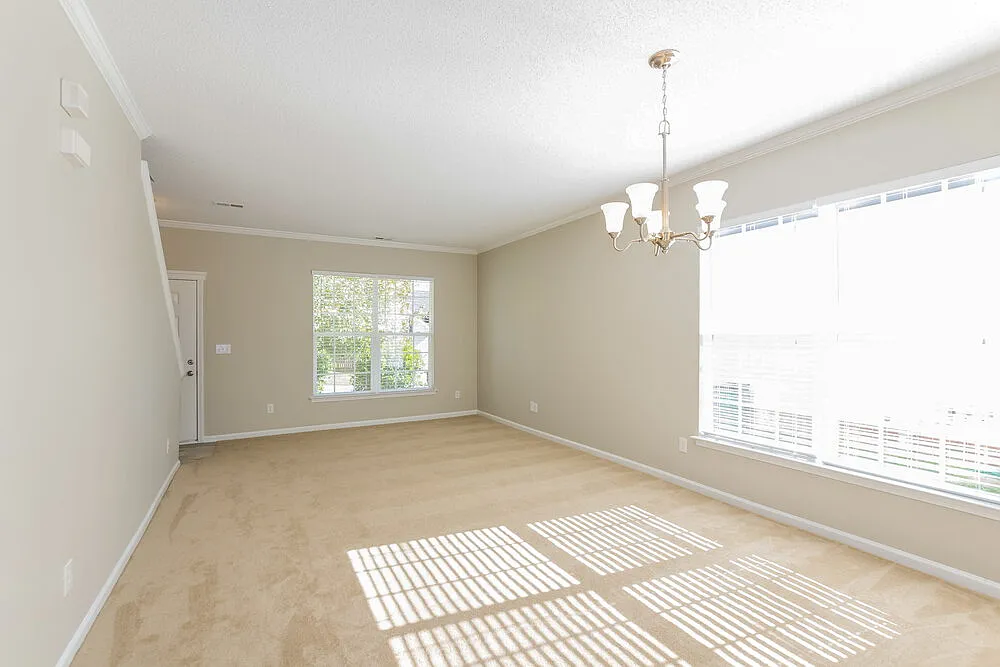 4 bed, 2.5 bath, 2380 sqft, $2,345 — Photo 2