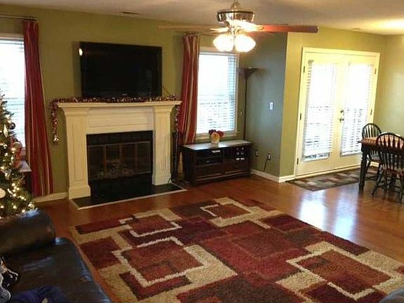 3rd image of 936 Saint Andrews Reach APT D