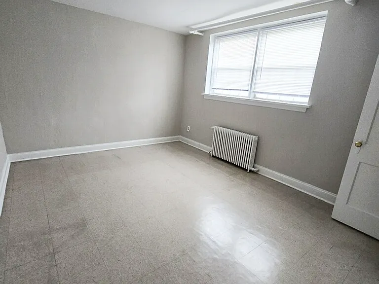 3304.5 E Capitol St NE — Photo 2