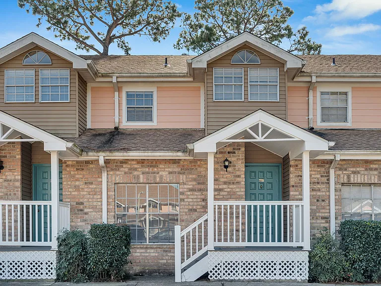 Woodlake Apartments — Photo 73