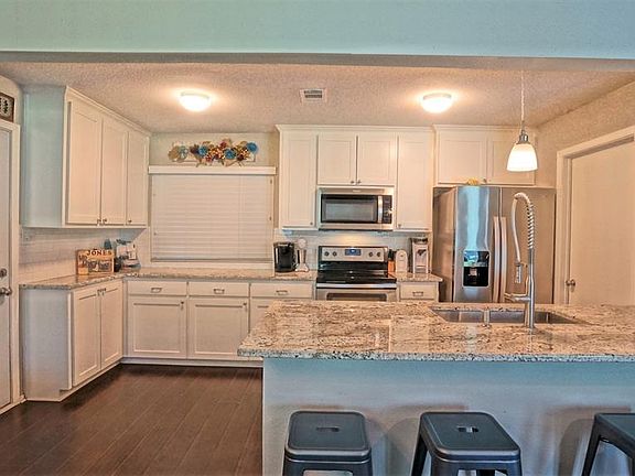 4th image of 7304 Riviera Dr