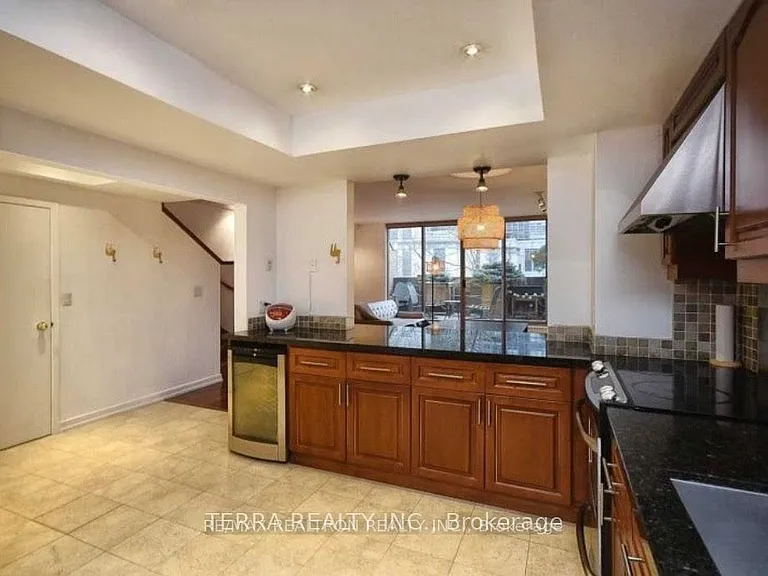 1 Duplex Ave #105 — Photo 4