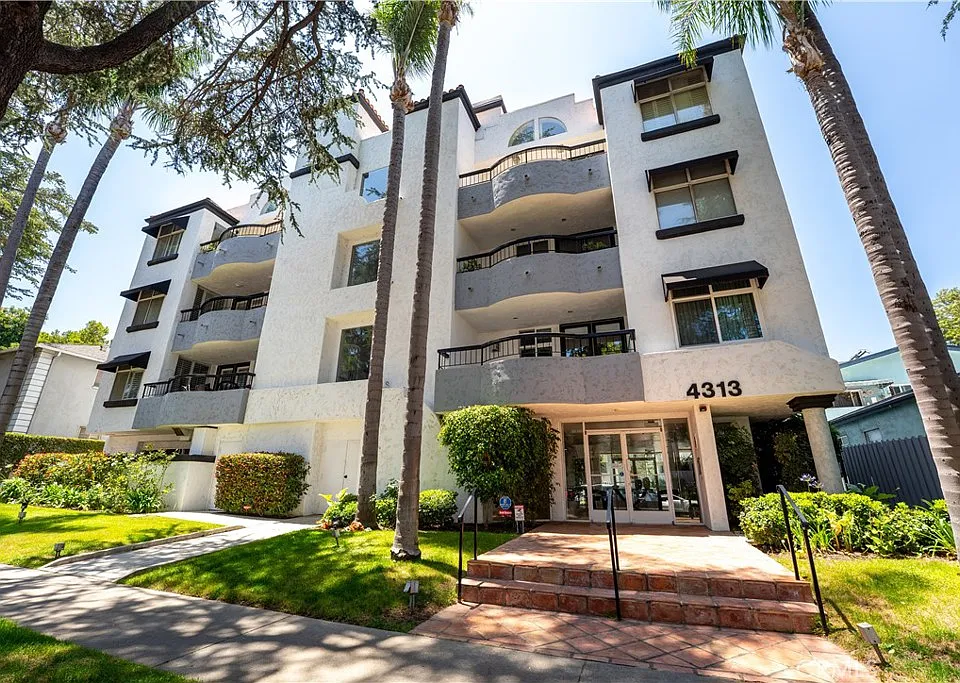 4313 Van Nuys Blvd #303