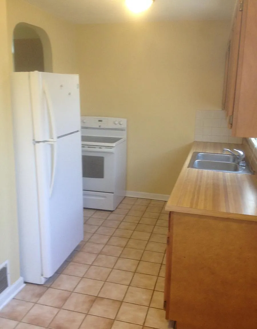 315 Woodlawn Ave — Photo 4