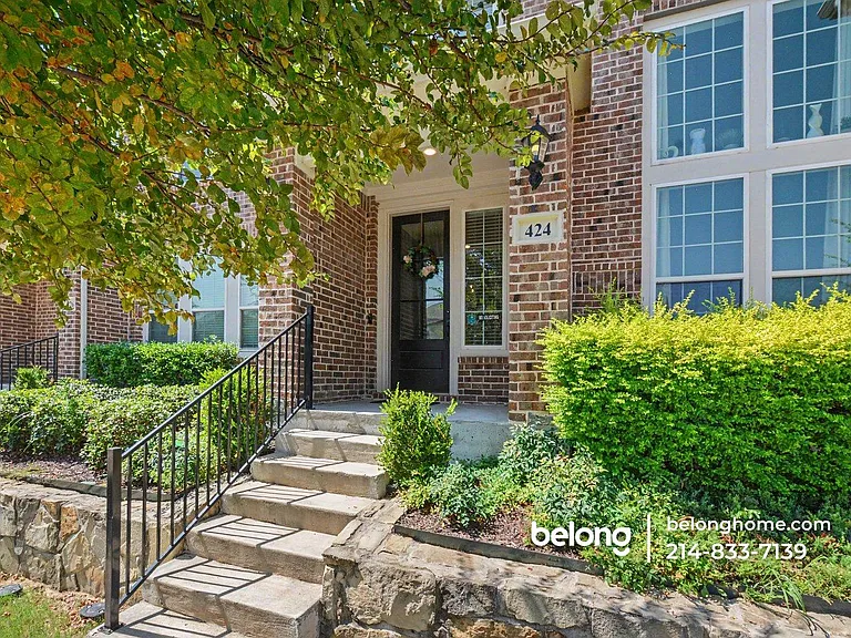 424 Matthew Dr — Photo 1