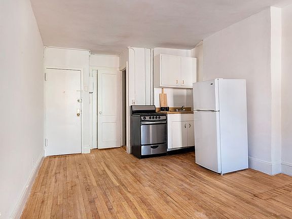 5th image of 86 Horatio St APT 4-D