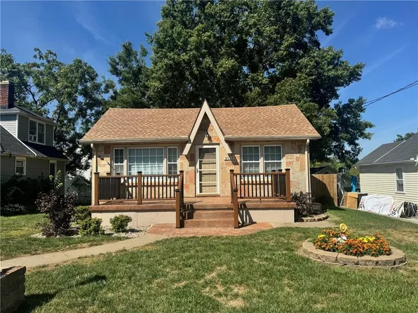 2112 Elm St, Higginsville, MO 64037