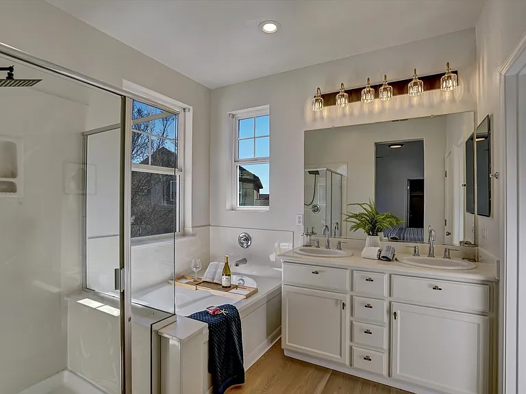 530 Cottage Park Dr — Photo 10