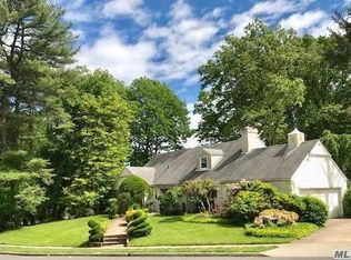 11 Ridge Rd, Albertson, NY 11507