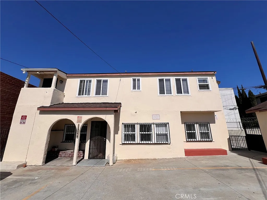 2 bed, 700 sqft, $2,150 — Photo 2