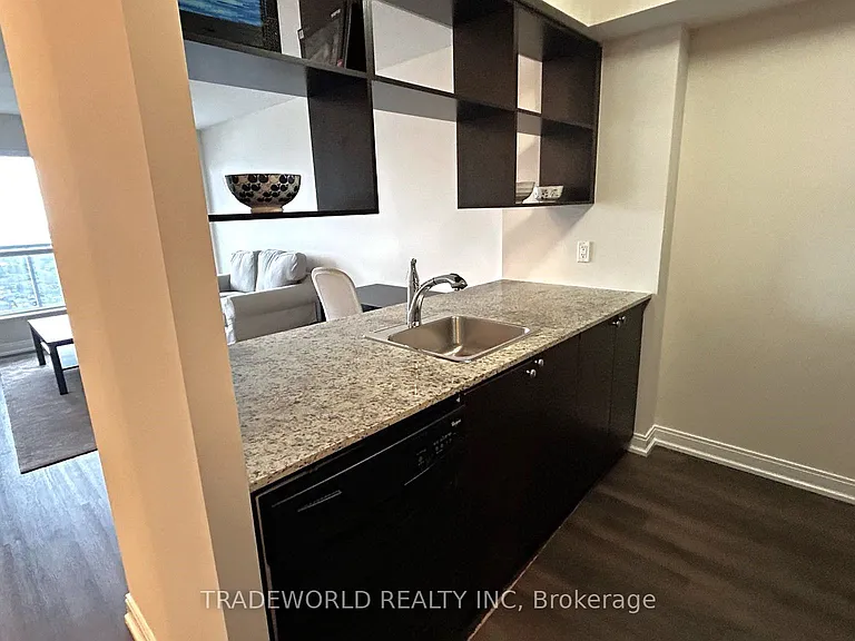 181 Village Green Sq #2911 — Photo 11