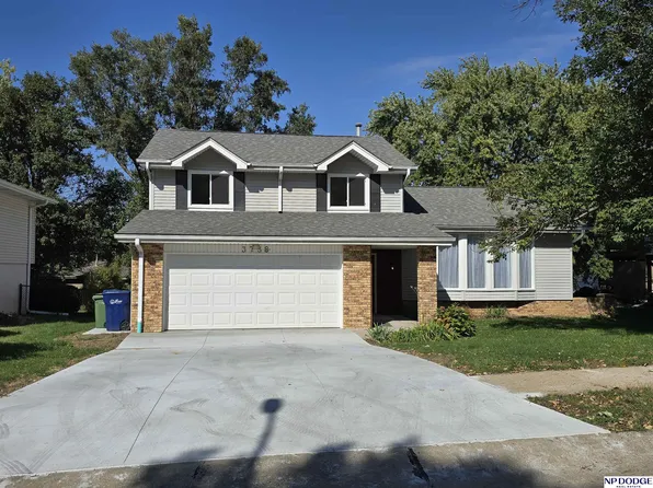 3738 Falcon Dr, Bellevue, NE 68123