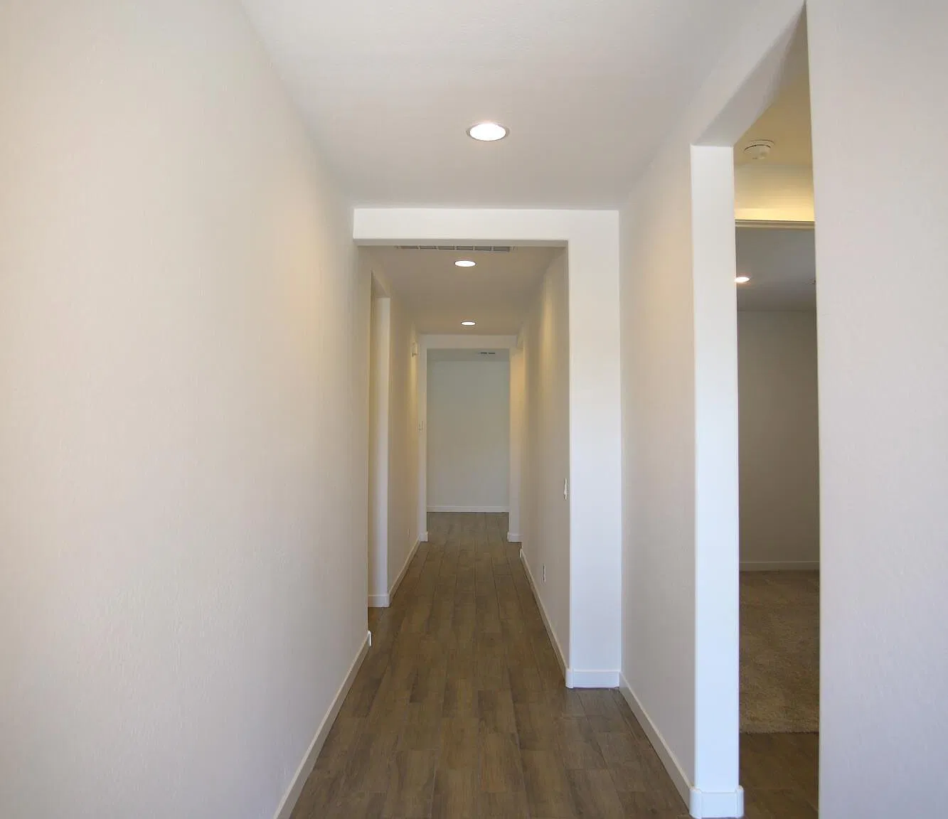 4 bed, 3.0 bath, 1944 sqft, $2,599 — Photo 4