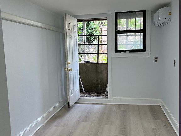 3rd image of 3151 45th St Floor 1