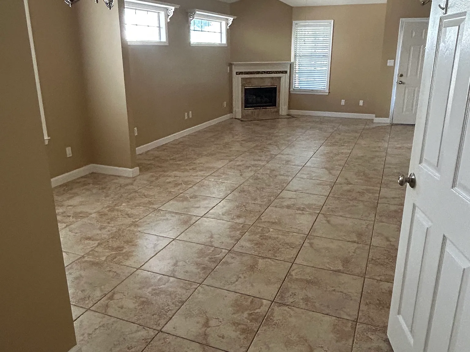 241 Parkwood Circle — Photo 2