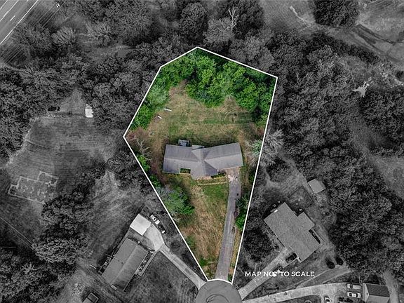 4th image of 100 Windemere Dr
