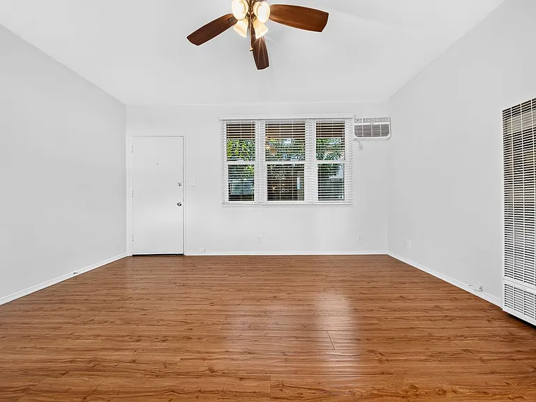 6201 Fountain Ave — Photo 5