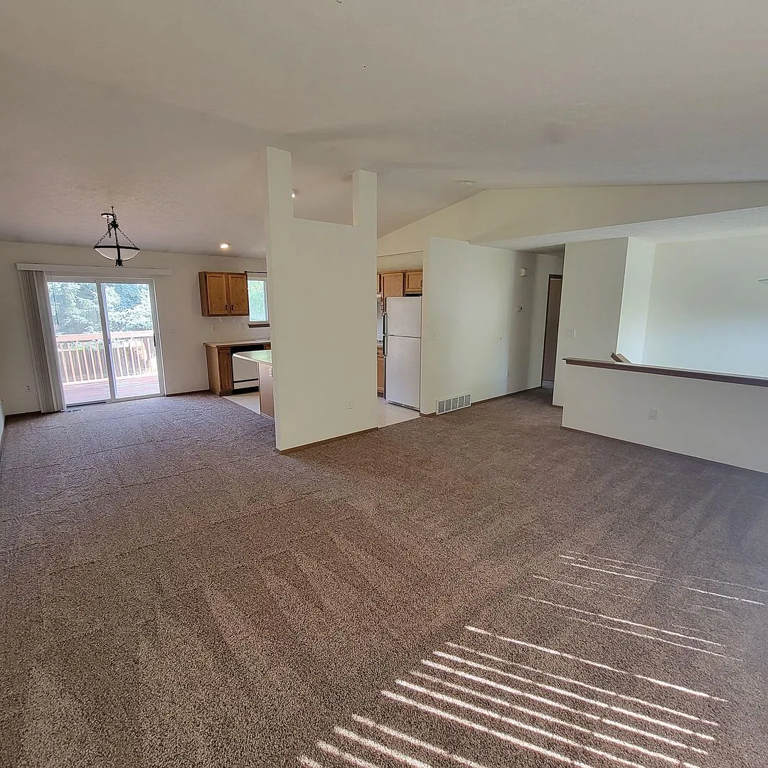 Beautiful South Hill 3 bed 2 bath home — Photo 4