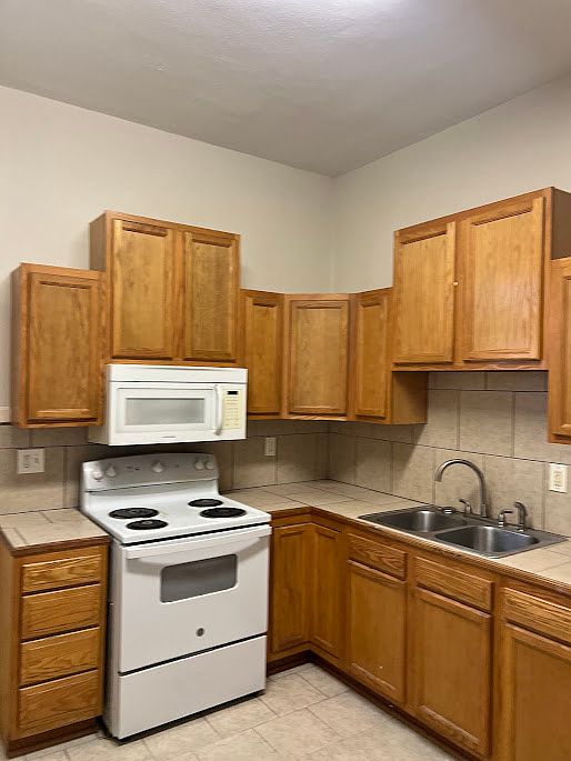 2nd image of 2837 Dabadie St