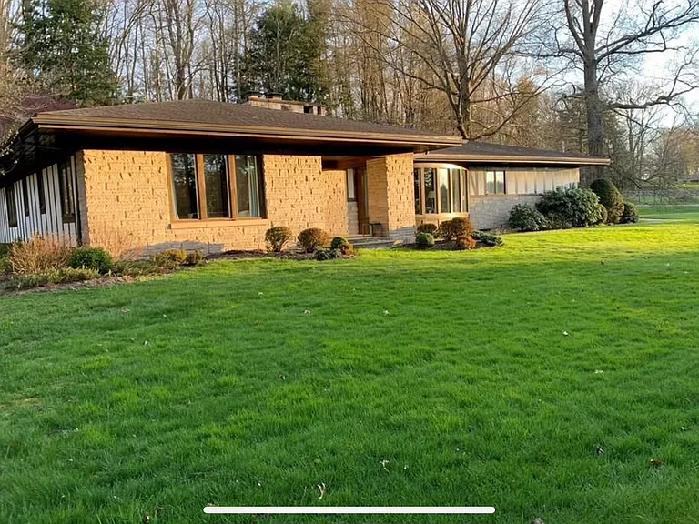 110 Marvin Pkwy — Photo 2
