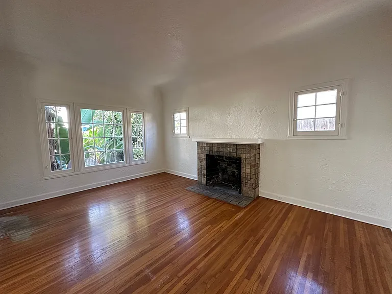 213-223 Los Aguajes Ave — Photo 4