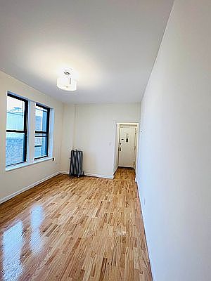 2nd image of 24-31 Steinway St #5E
