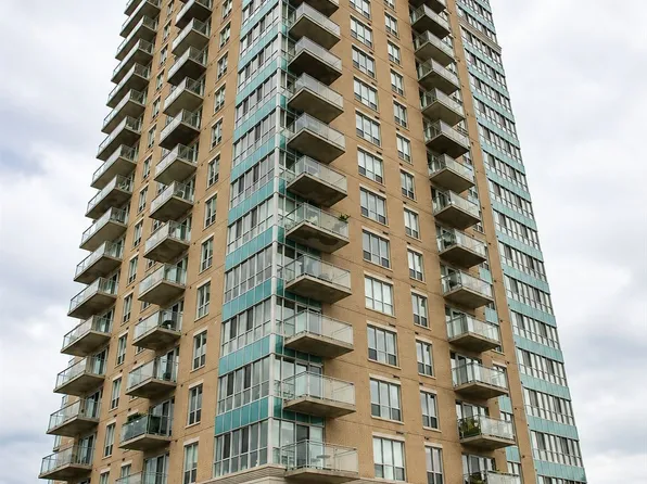 90 Landry St #204, Ottawa, ON K1L 0A9