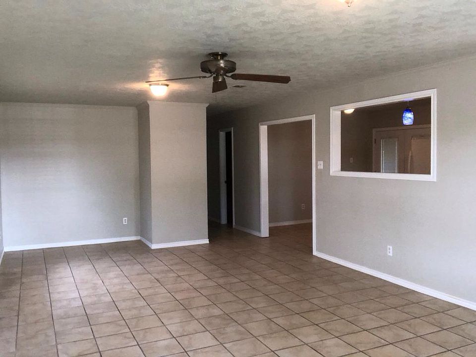 1st image of 4224 Woodcrest Dr