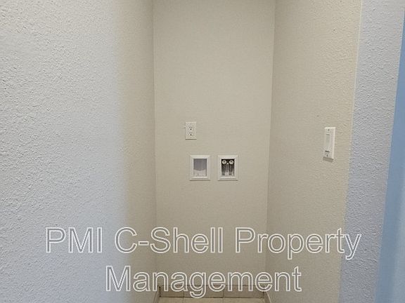 3rd image of 3409 Green Briar Cir APT 2